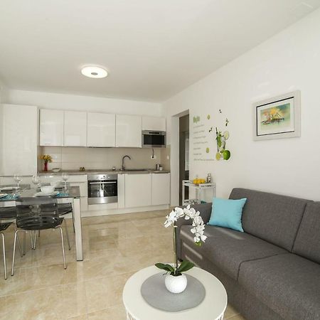 Amazing Luxury 4Star Apartment Laura Supetar Exterior photo
