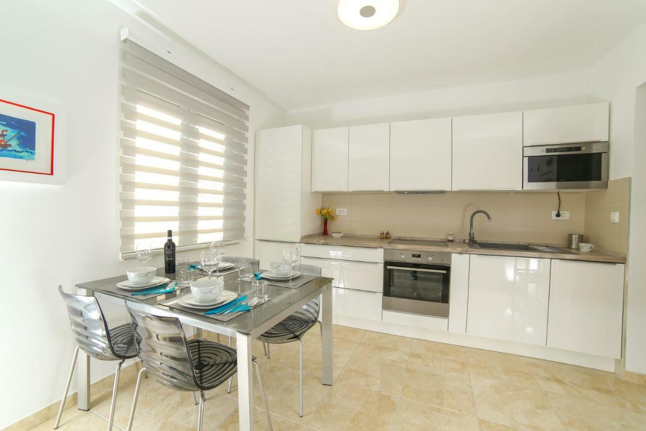 Amazing Luxury 4Star Apartment Laura Supetar Exterior photo
