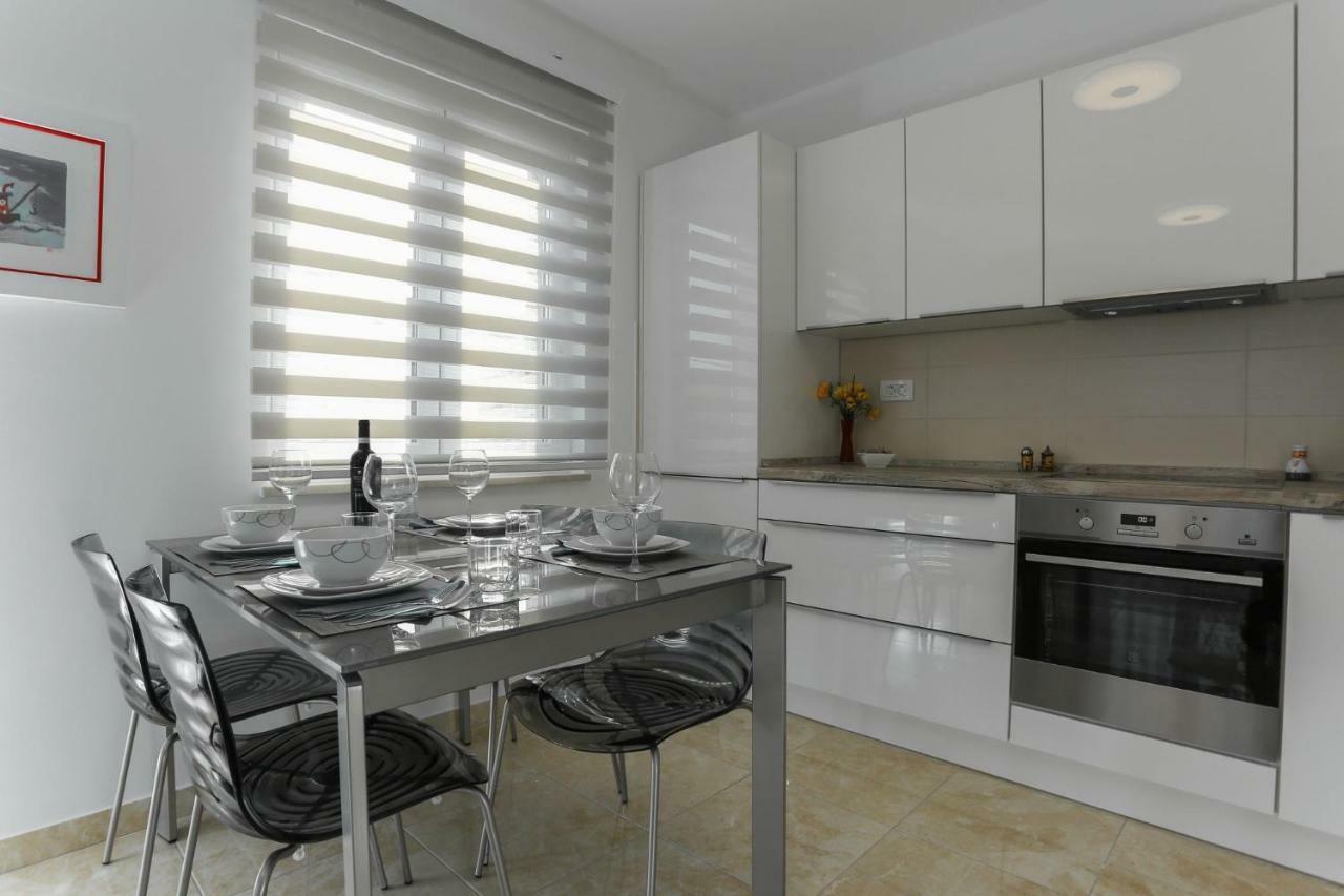 Amazing Luxury 4Star Apartment Laura Supetar Exterior photo